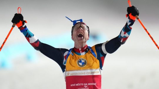 Nórsky biatlonista Johannes Thingnes Bö sa raduje z víťazstva v stíhačke mužov na 12,5 km na MS v Novom Meste na Morave.
