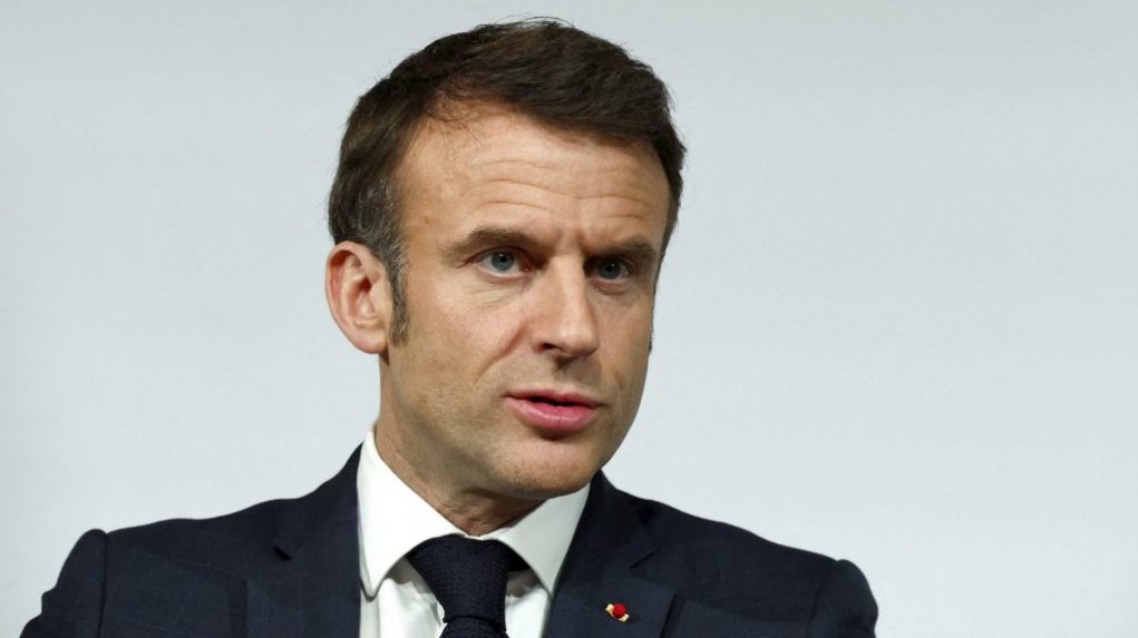 Emmanuel Macron nevylučuje vyslanie vojakov na Ukrajinu