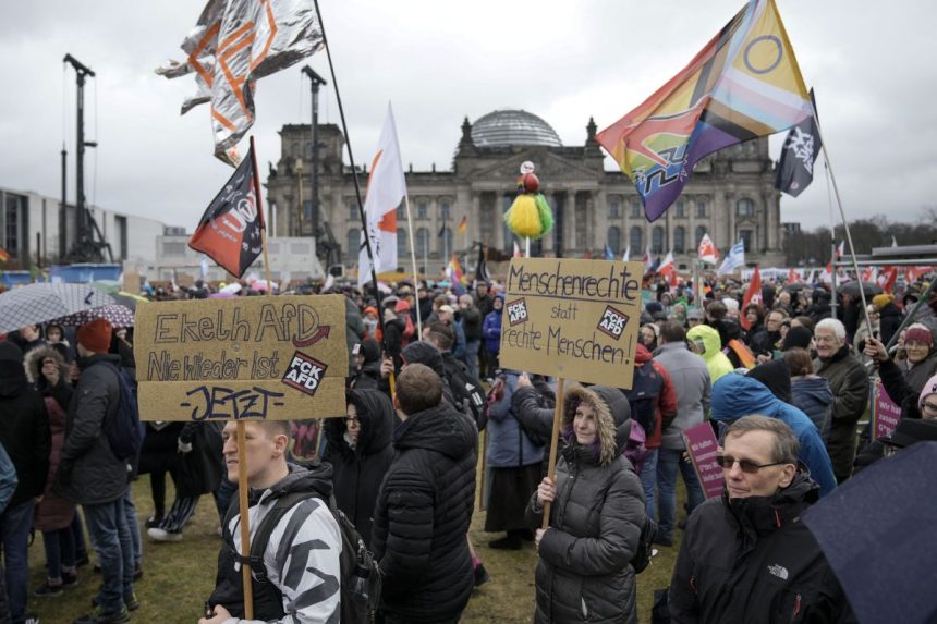 V Berlíne na demonštráciu proti extrémizmu prišlo vyše 150-tisíc ľudí. Organizátori hovoria ešte o vyššom počte