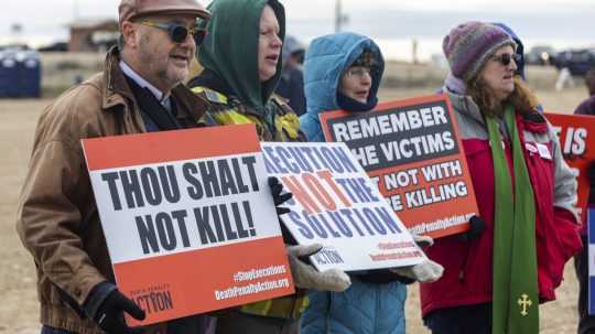 Protest proti trestu smrti pred väzenským komplexom v štáte Idaho,