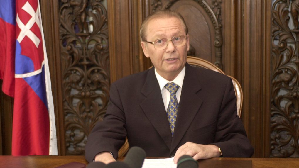 Prezident SR Rudolf Schuster vo svojom detašovanom pracovisku v Košiciach vyhlásil 5. septembra 2000 referendum o predčasných parlamentných voľbách.