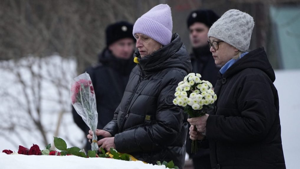Ruské úrady odovzdali telo zosnulého kritika Kremľa Alexeja Navaľného jeho matke