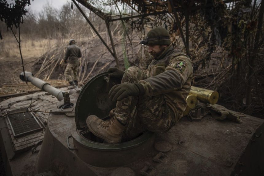 Rusko koncentruje silu na novú ofenzívu. Ukrajina sa musí sústrediť na obranu, uviedol analytik