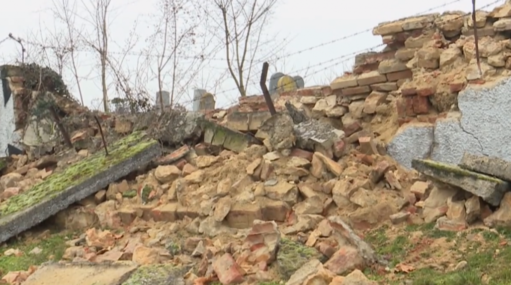 Na nitrianskom židovskom cintoríne spadla časť múru. Opraviť ho chce náboženská obec