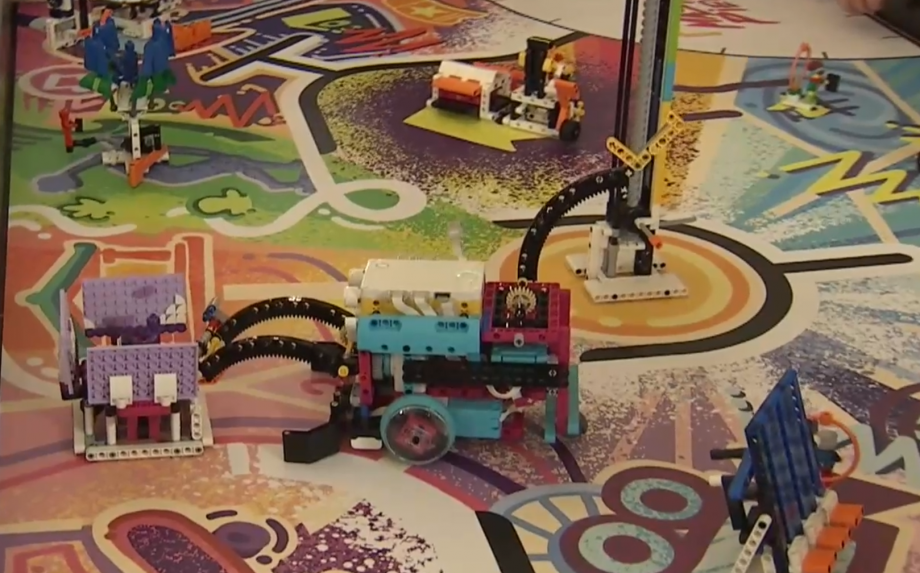 Celosvetová robotická súťaž inšpirovala deti a mládež, aby rozvíjali zručnosti. V Košiciach súťažilo 80 školákov