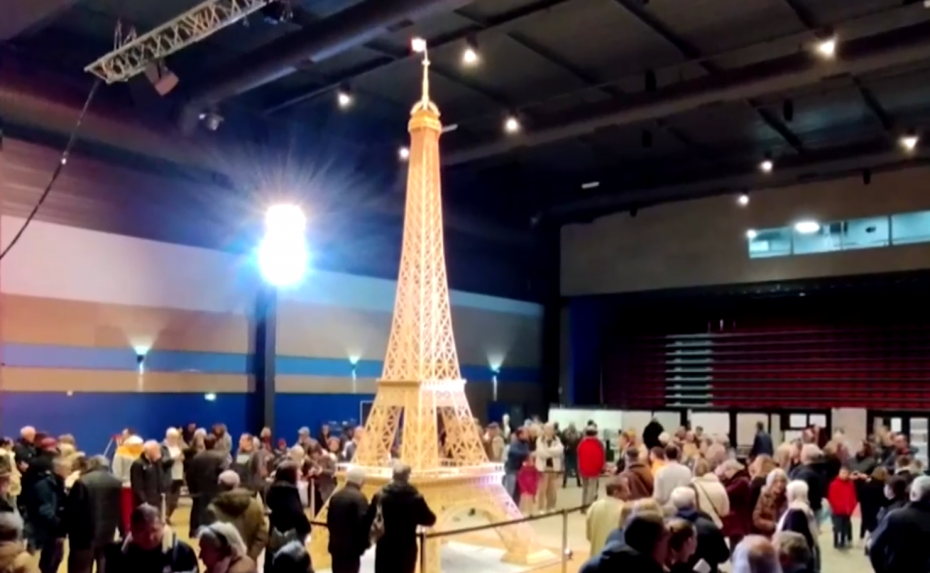 Po 15 rokoch padol Guinessov rekord. Francúz postavil Eiffelovu vežu zo zápaliek