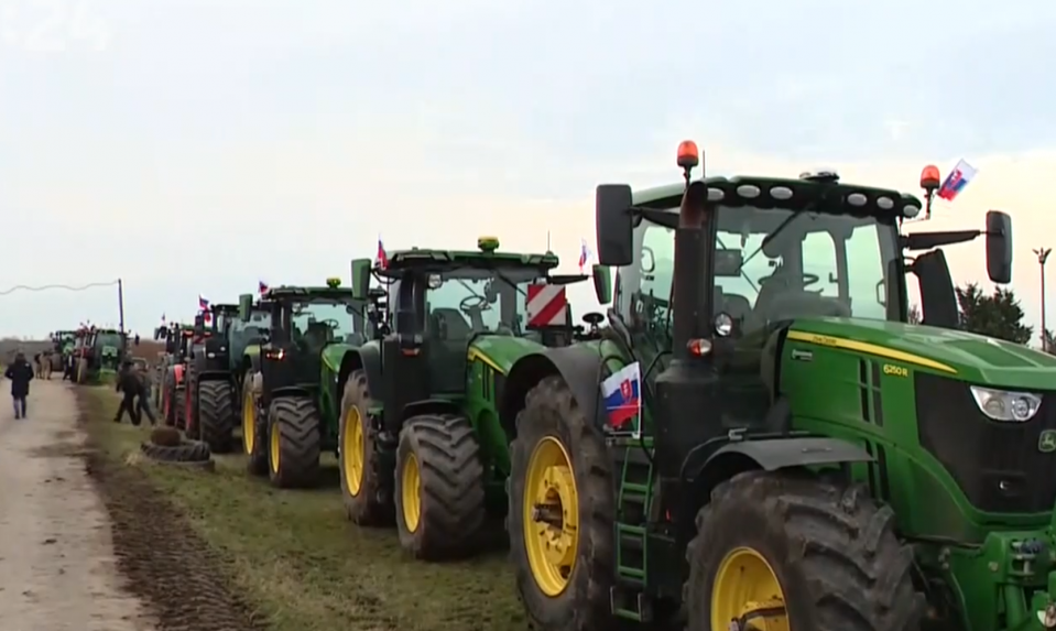 Megkezdődtek a gazdatüntetések Szlovákiában. Állítólag több mint kétezer traktor van az utcákon országszerte