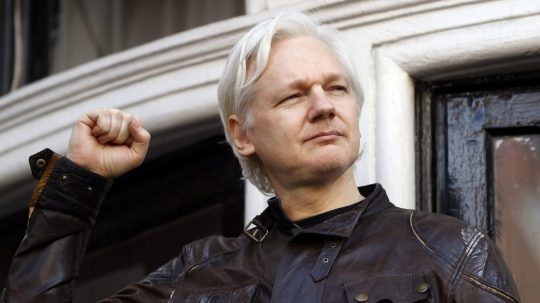 Na snímke Julian Assange.