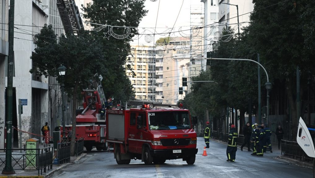 Centrom Atén otriasol obrovský výbuch, tesne pred explóziou prišiel anonymný telefonát s varovaním