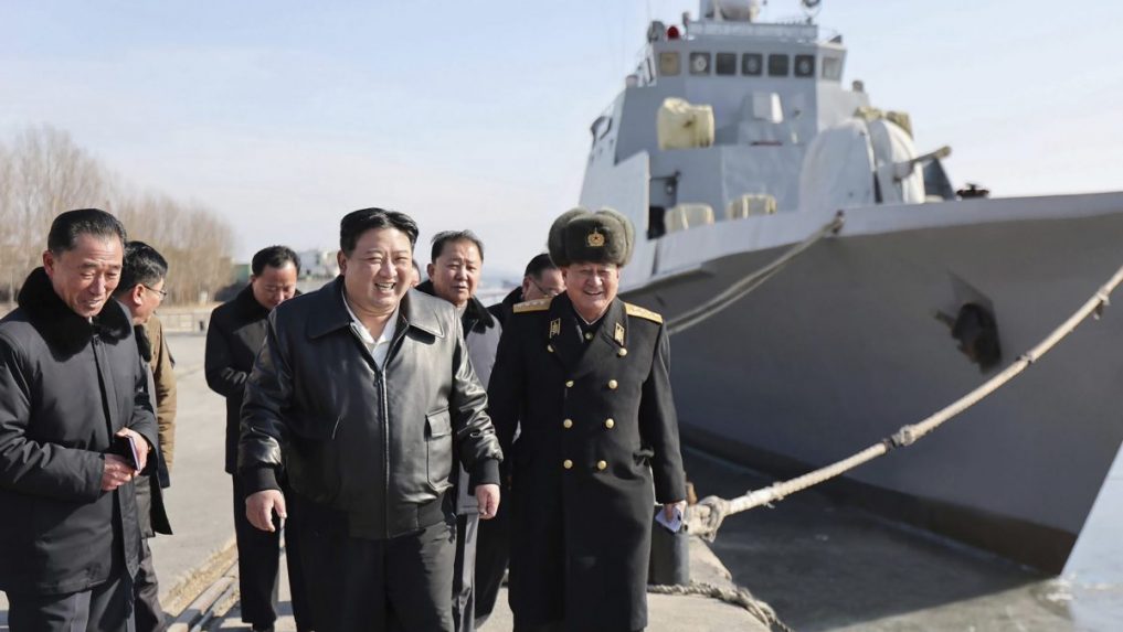 Kim Čong-un plánuje posilniť vojenské námorníctvo. Tvrdí, že ide o prípravu na vojnu
