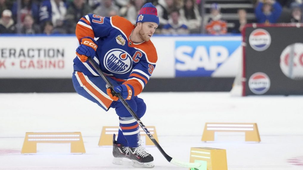 NHL: Súťaž zručností ovládol Kanaďan McDavid, vyhral milión dolárov
