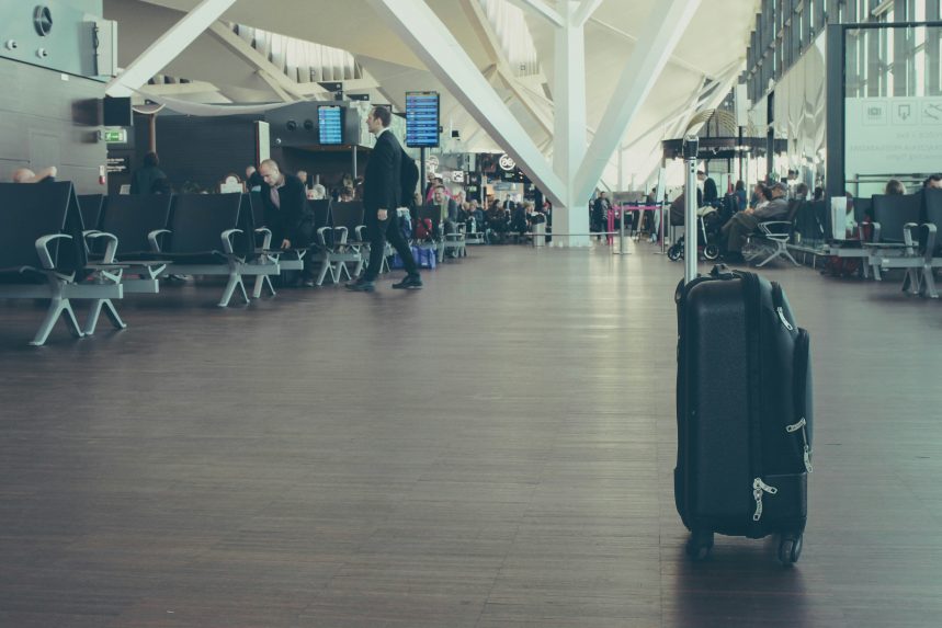 Pražské letisko varuje pred podvodníkmi: V jeho mene predávajú na internete údajne stratenú batožinu