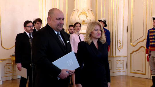 Minister cestovného ruchu a športu Dušan Keketi a prezidentka SR Zuzana Čaputová.