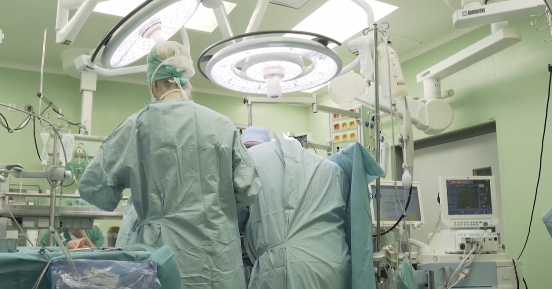Na Slovensku existuje len jedna nemocnica, kde dokážu nahradiť srdcovú chlopňu. Náročný zákrok podstúpila aj Lenka