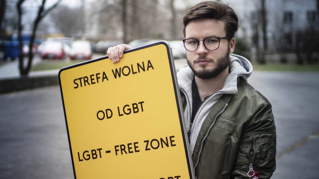 Moderátor poľskej štátnej televízie sa ospravedlnil za homofóbnu propagandu. Aktivista to považuje za nový začiatok