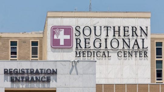 Nemocnica Southern Regional Medical Center, v ktorej došlo k tragédii pri pôrode.