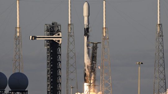 Štart rakety Falcon 9 z Floridy.