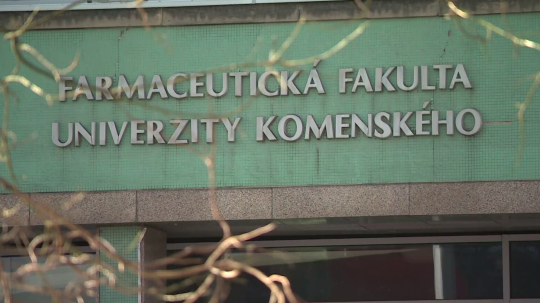 Budova farmaceutickej fakulty Univerzity Komenského v Bratislave.
