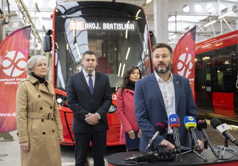 Po Bratislave budú jazdiť nové električky. Cestujúcim aj vodičom prinášajú viacero noviniek