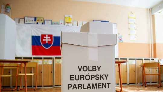 Na snímke volebná schránka počas volieb do Európskeho parlamentu.