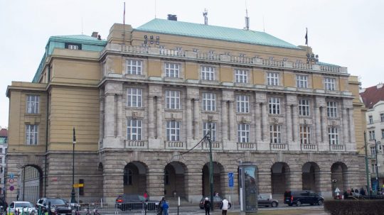 Na snímke hlavná budova Filozofickej fakulty Univerzity Karlovej na Námestí Jana Palacha v Prahe.