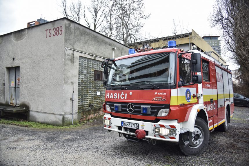 Rodinný dom v Trenčíne zachvátil požiar, vyžiadal si jednu obeť (†88)