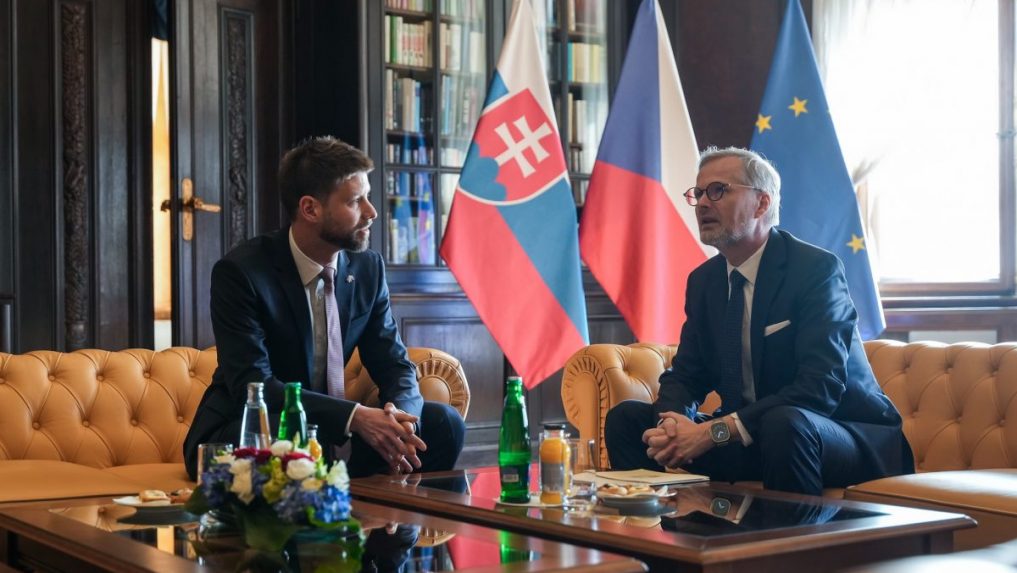 Vzťahy Česka a Slovenska sú na výbornej úrovni, uviedol premiér Fiala po stretnutí s lídrom PS Šimečkom