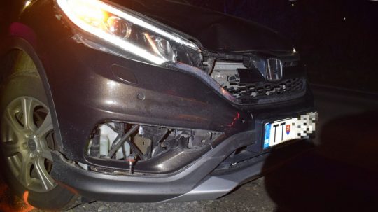 Poškodené auto po tragickej nehode vo Zvončíne.