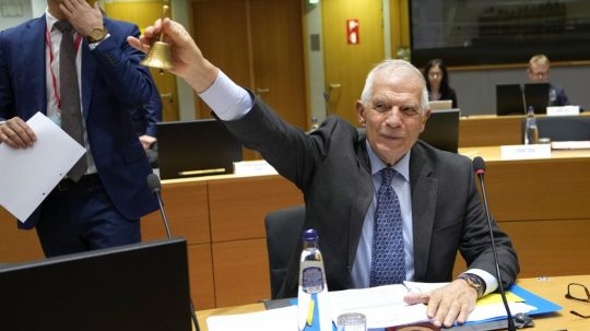 Šéf diplomacie EÚ Josep Borrell počas zahájenia rokovania ministrov zahraničia krajín EÚ.