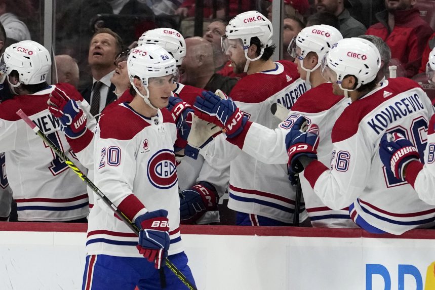 NHL: Slafkovský udrel sekundu pred druhou sirénou, Tatar natiahol osobnú šnúru bez bodu