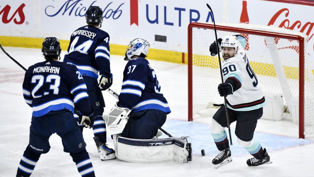 NHL: Tatar prispel gólom k triumfu Seattlu, Nemec sa prizeral na prehru Devils z tribúny