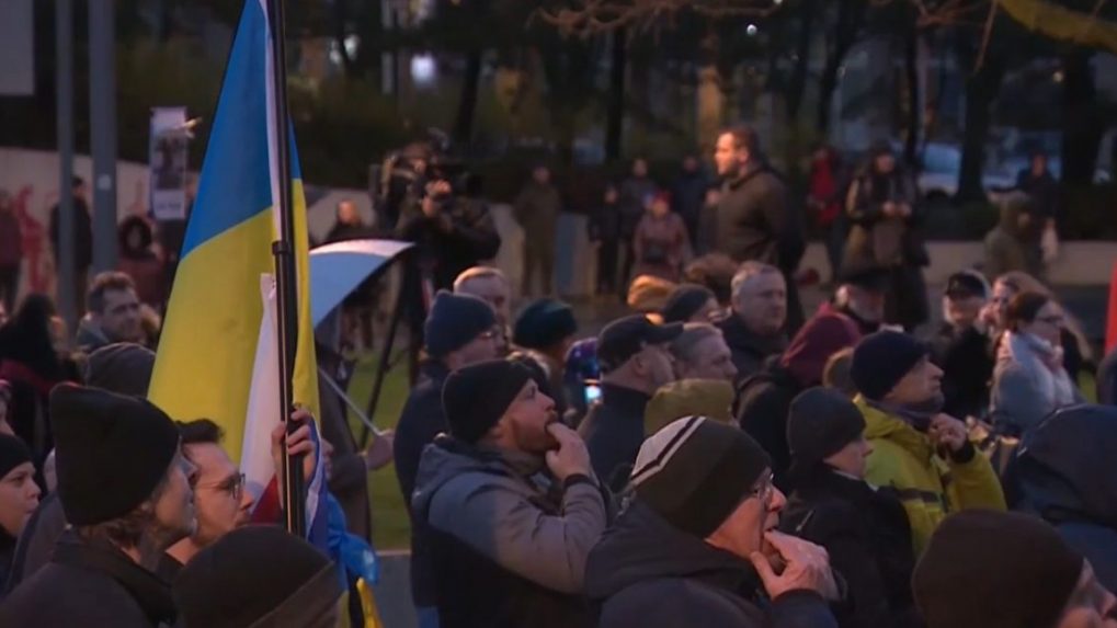 Vláda ide proti záujmom Slovenska a krajinu izoluje, tvrdia iniciátori protestu v Bratislave