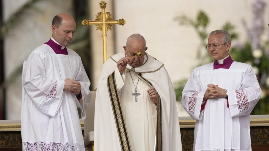 Papa Franjo tradicionalno je blagoslovio grad i svijet.  Pozvao je na prekid vatre u Gazi i Ukrajini