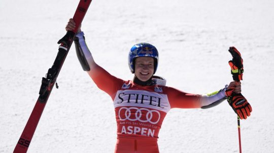 Marco Odermatt po víťazstve obrovského slalomu v Aspene.