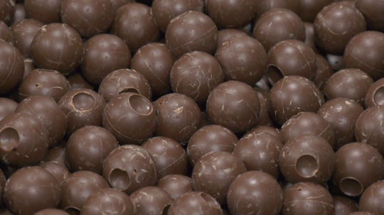Ilustračná snímka čokoládových bonbónov.