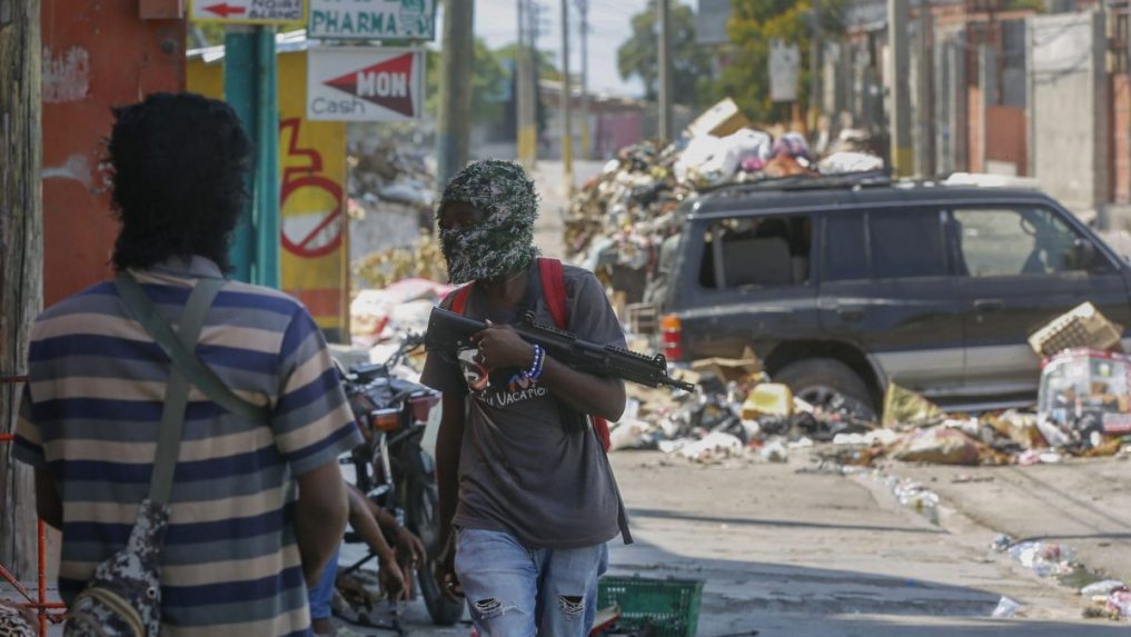Haitský premiér odstúpil z funkcie pre pretrvávajúce násilnosti v krajine