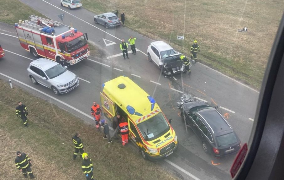 Nehoda na Záhorí: Zranilo sa viacero detí, zasahoval aj vrtuľník. Záchranári prezradili viac