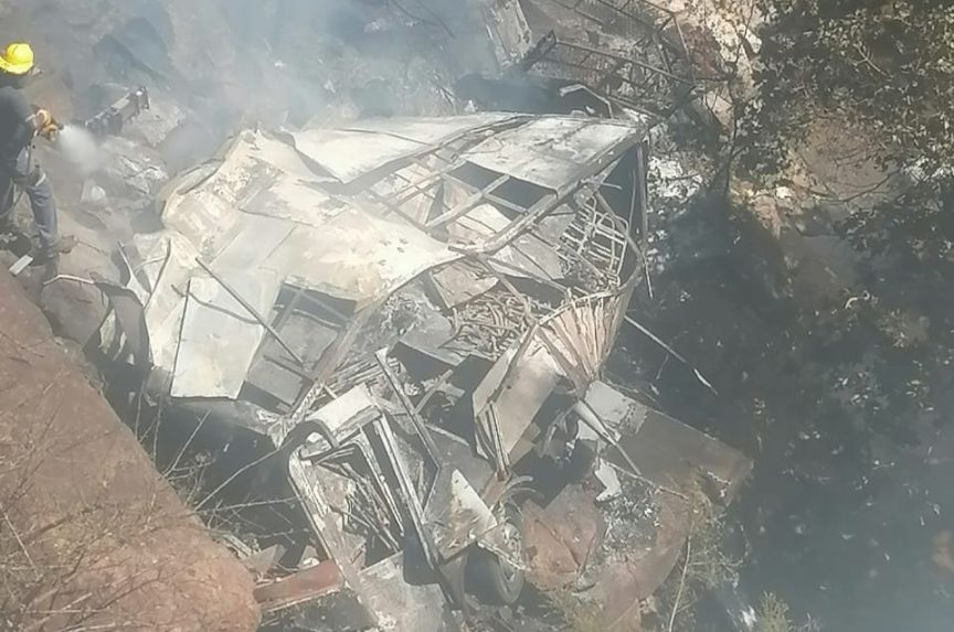 Autobus je pao s mosta u Južnoj Africi.  Deseci ljudi izgubili su živote u nesreći