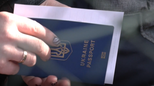 Na snímke ukrajinský pas.