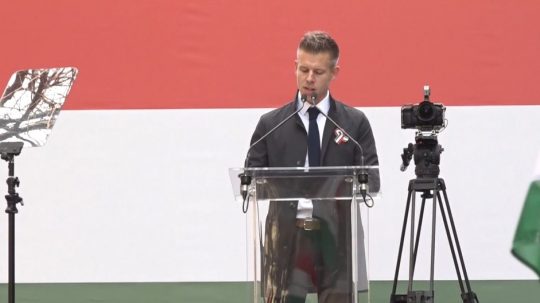 Na snímke maďarský opozičný politik Péter Magyar.