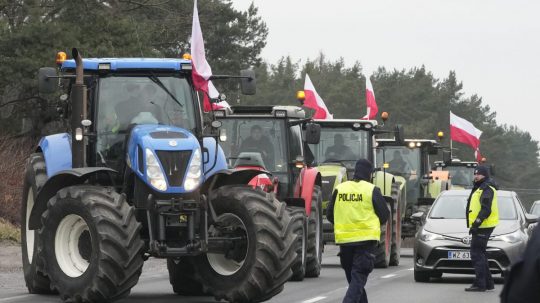 Na snímke protestujúci poľskí farmári.