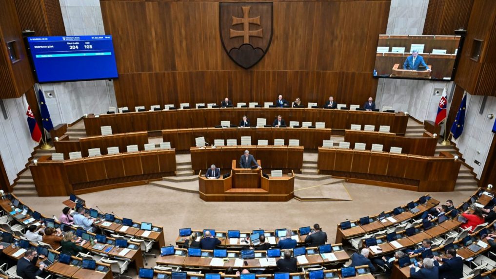 Prieskum Ipsos: Parlamentné voľby by v marci vyhral Smer-SD, SNS by skončila pred bránami parlamentu