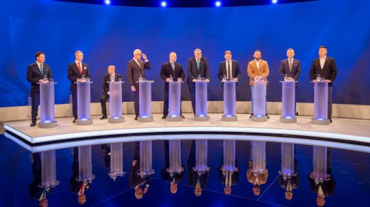 Prezidentskí kandidáti v predvolebnej superdebate RTVS.