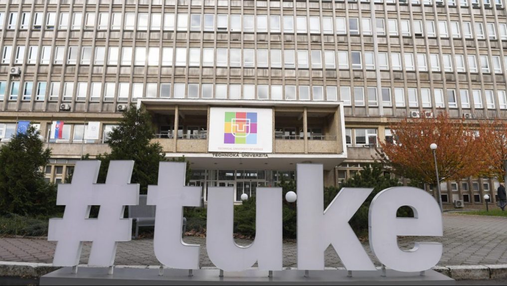 Dekan Filozofskog fakulteta Tehničkog sveučilišta u Košicama podnio je ostavku nakon slučaja sa slikom