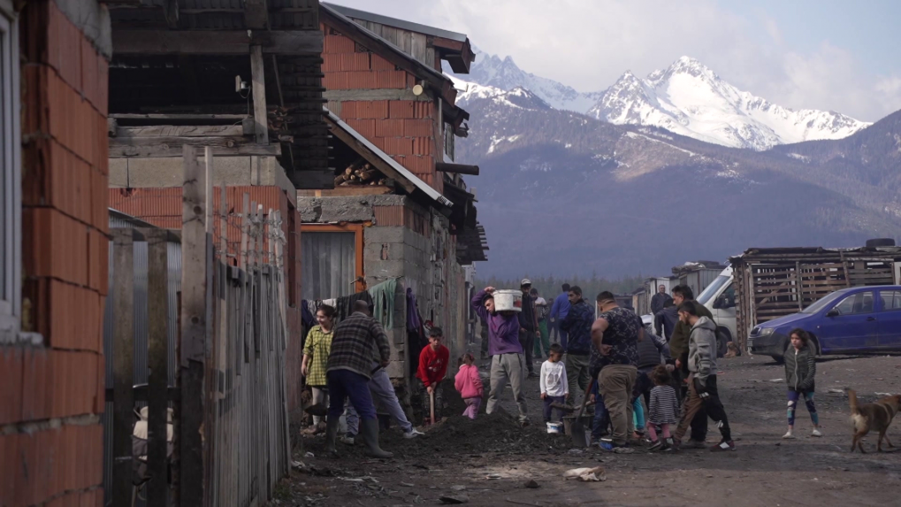 Najviac nezamestnaných má okres Kežmarok, súvisí to aj s rómskymi osadami. RTVS niektoré z nich navštívila