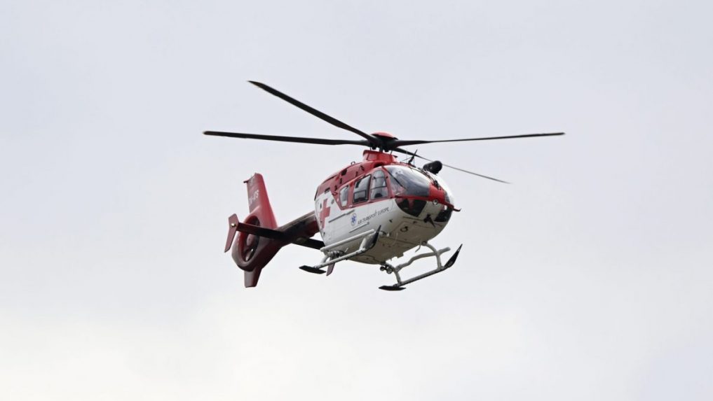 Poslali su helikopter na zapaljeni automobil kod Studienke.  Vozač je zadobio ozbiljne opekline