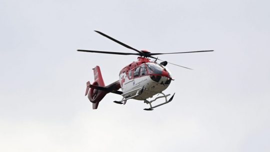Na snímke záchranársky vrtuľník.
