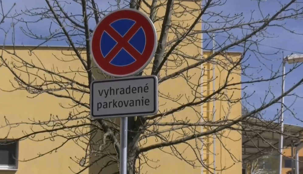 Čo bolo zadarmo, stojí teraz takmer stovku: Nitra žiada od vodičov so zdravotným postihnutím poplatky za parkovanie