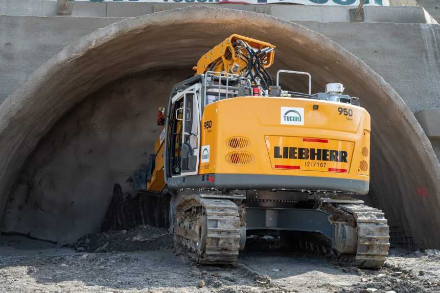 FOTO: Na severnom obchvate Prešova pribudne nový tunel. Začalo sa s razením Okruhliaka