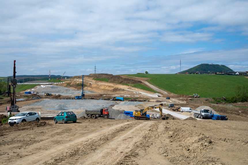 FOTO: Na severnom obchvate Prešova pribudne nový tunel. Začalo sa s razením Okruhliaka